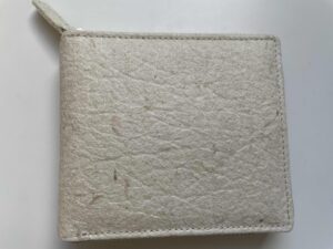 パイナップルレザーの財布の写真